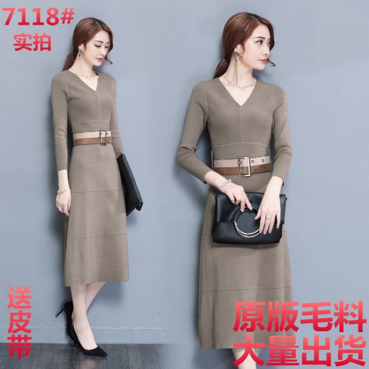 7118 Temperamentvolles langes Strickkleid mit V-Ausschnitt-4